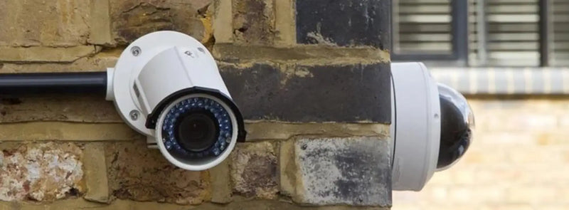 Come funziona la notifica degli avvisi sui rilevatori di movimento collegati?