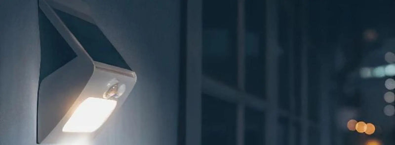 ¿Cómo instalar un detector de movimiento en una lámpara exterior?