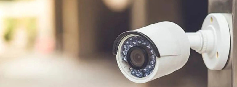 ¿Cómo saber si hay una cámara en un espejo?