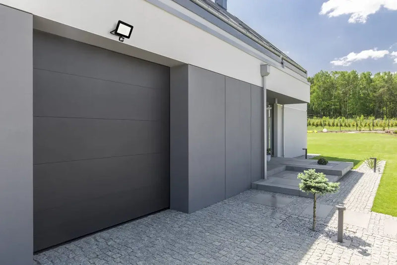 ¿Se puede ajustar la sensibilidad de un detector de movimiento para mascotas?