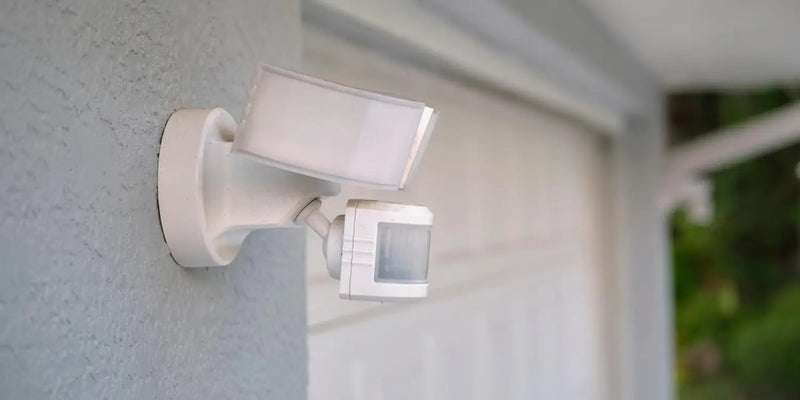 ¿Cómo conectar 2 detectores de movimiento?